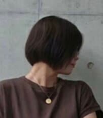 【60歳マダム】深みブラウンの〈セットアップコーデ〉がおしゃれ！こなれ感あふれる上品で爽やかなコーデが完成