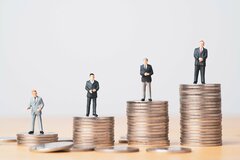【年収・貯蓄】大企業 vs 中小企業、会社員の「本当の格差」とは。老後破産を防ぐ投資のコツも紹介！