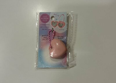 筆者撮影（キャンドゥ、コスメキーホルダー ハート）