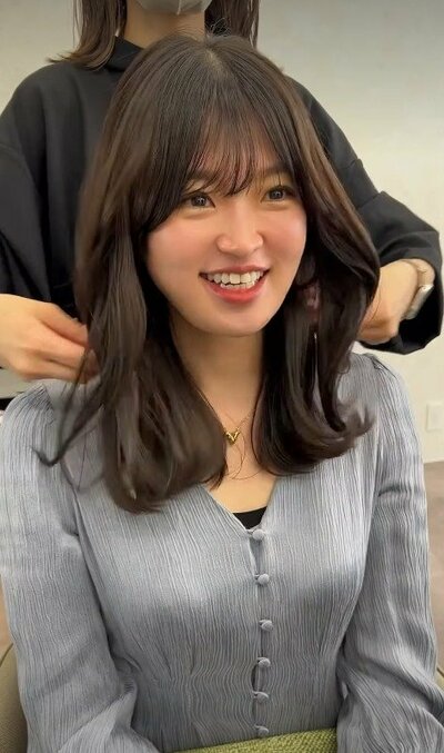 アフターはレイヤーとシースルーバングで軽やかに動く鎖骨セミロング