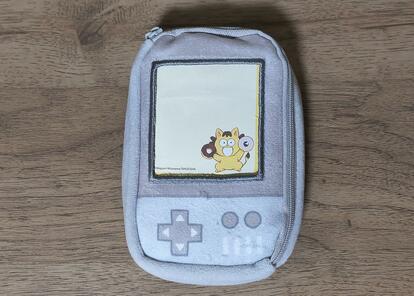 写真 | ダイソーに「ゲームボーイみたいなポーチ」が登場してた！平成