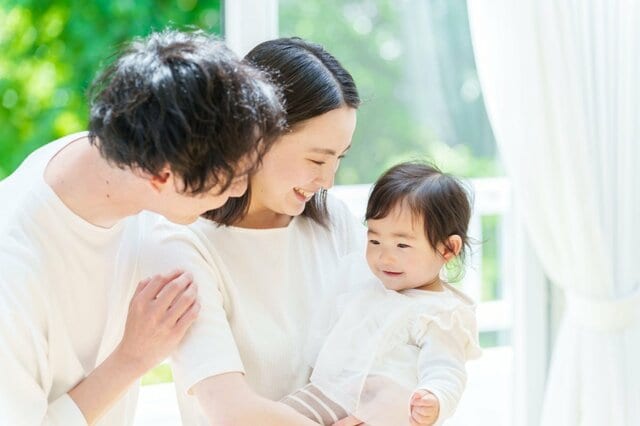 【児童手当】第3子以降は年齢にかかわらず月3万円。2025年に第3子以上で生まれた子は「11万1798人」に減った