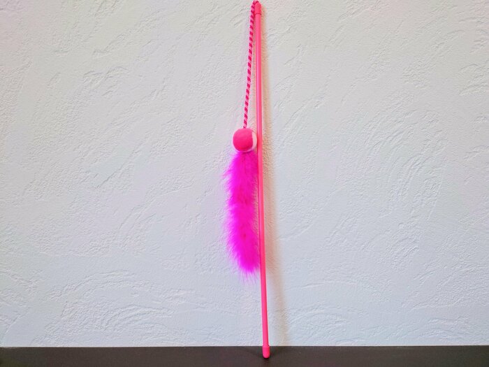 とても軽いので、愛猫と遊ぶ際にブンブン振り回しても疲れません