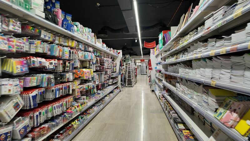 「こんなにたくさんの夫、何に使う？」店頭で見つけた「夫」シール 想像もしなかった正体に反響