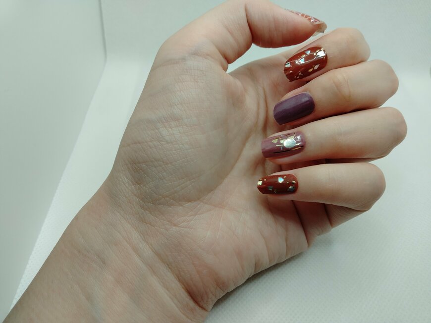 出所：筆者撮影（キャンドゥ、UVジェルネイルシール）