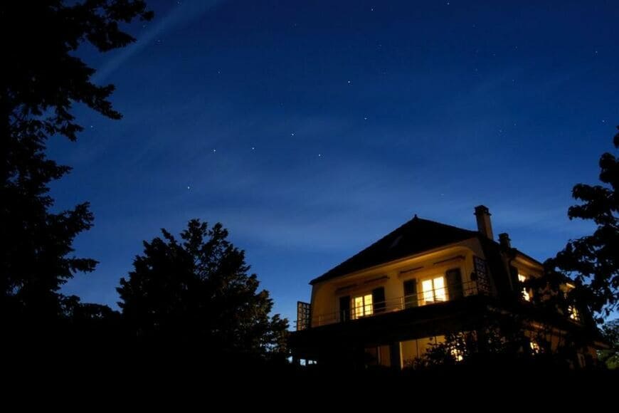 深夜、自宅の浴室に現れた「まさかの生物」に目を疑う　「怖すぎて目が覚めた」「実際はこの大きさでも…」
