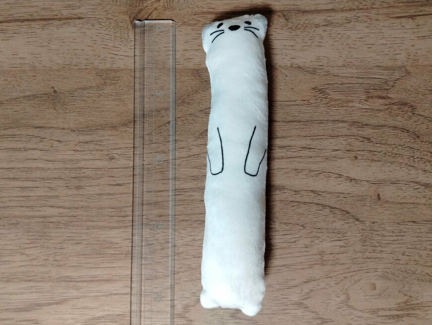 筆者撮影（セリア、ペットのおもちゃ おこじょ・カワウソ）