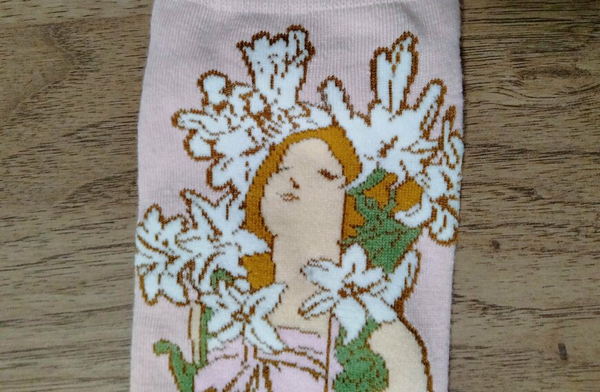 筆者撮影（キャンドゥ・名画婦人ショート丈 ミュシャ百合）