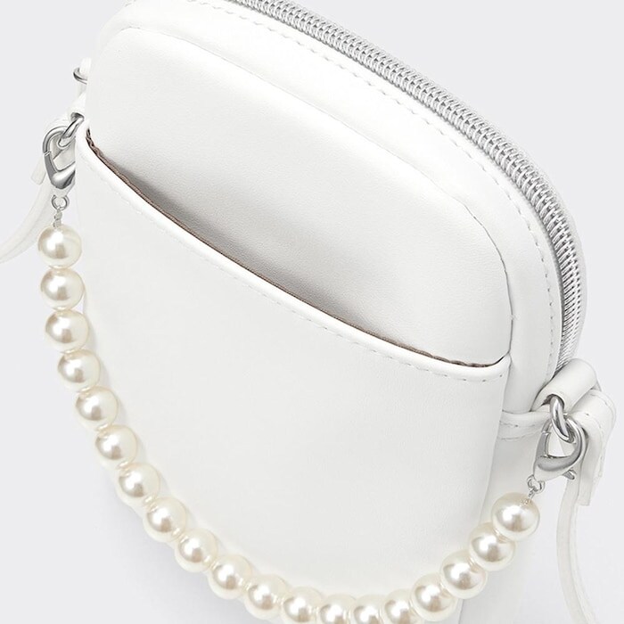 出所：GU公式ファッション通販サイト パールライクショルダーポーチ+X