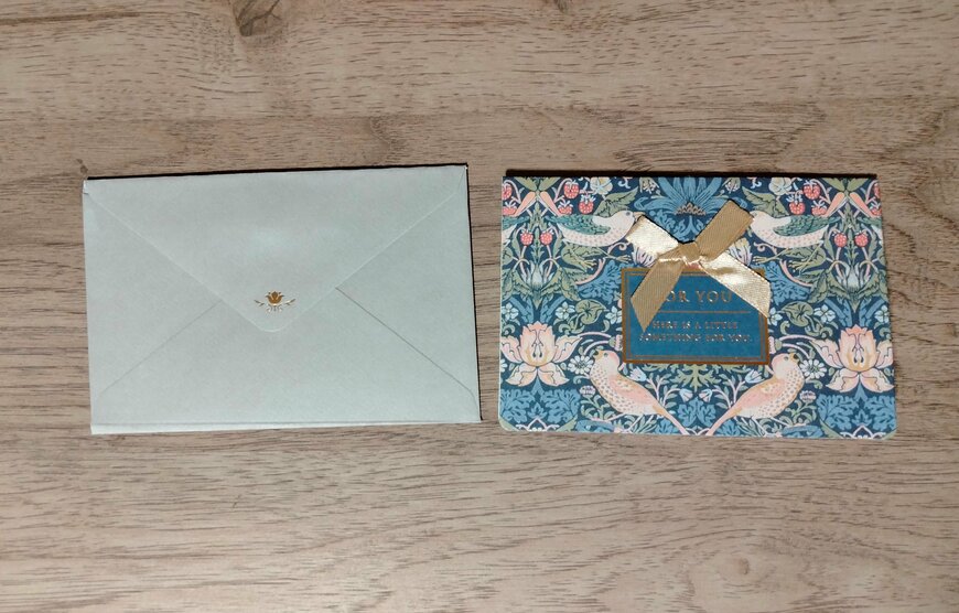 筆者撮影（セリア、グリーティングカード ウィリアム・モリスワールド 封筒付）