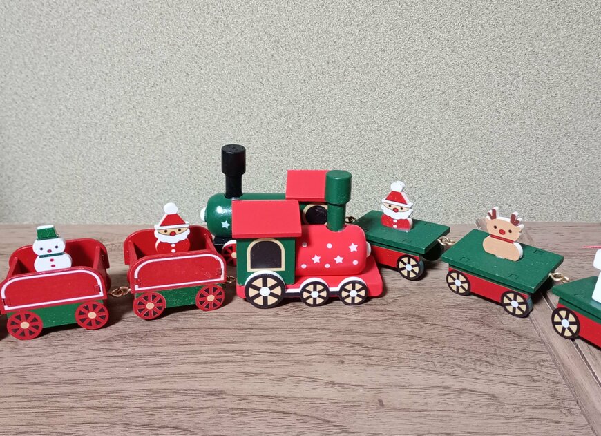 筆者撮影（ダイソー、クリスマス機関車（A））