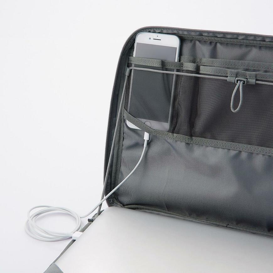 無印良品、入れたまま使えるパソコンケース使用例画像