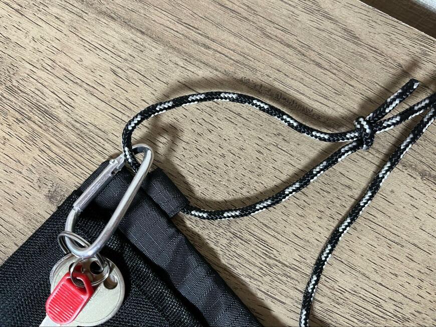 セリア、サコッシュ 縦型チェック約12.5×19cm画像