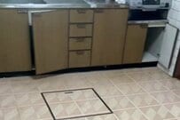 【築32年空き家DIY】レトロでクセ強なキッチン床→木目調のおしゃれな床に大変身