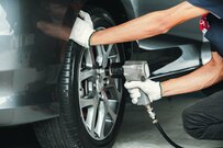 タイヤの寿命と交換時の選び方。夏休み前に要チェックのポイントは？