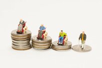 介護費用を「本人・配偶者以外」が負担している世帯は、どのくらいか？