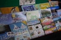 全国を旅する人が集めた「大量のパンフレット」　地方別に分類された「整理棚」に注目集まる