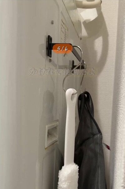 洗濯機横に掃除道具を収納