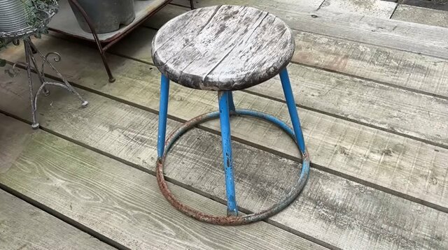 【庭DIY】サビと木割れでボロボロな庭用の椅子→北欧風のおしゃれな椅子に大変身！