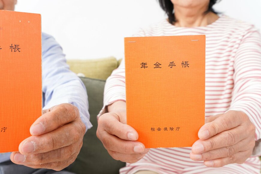 【申請しないともらえない】12月支給分の年金から「年金生活者支援給付金」が上乗せされる人もいる？対象者をチェック