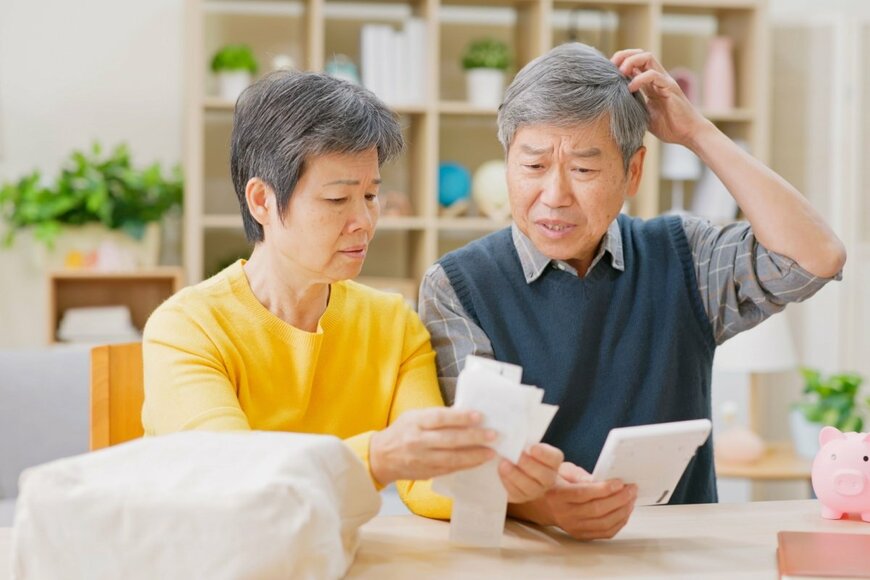 年金「だけ」で生活する高齢者は41.7％に減少。他の収入源は？年金世帯へ追加給付案も