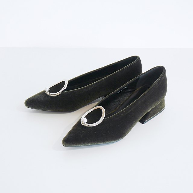 YUUL YIE - ベルベットパンプス ¥29,160（税込）