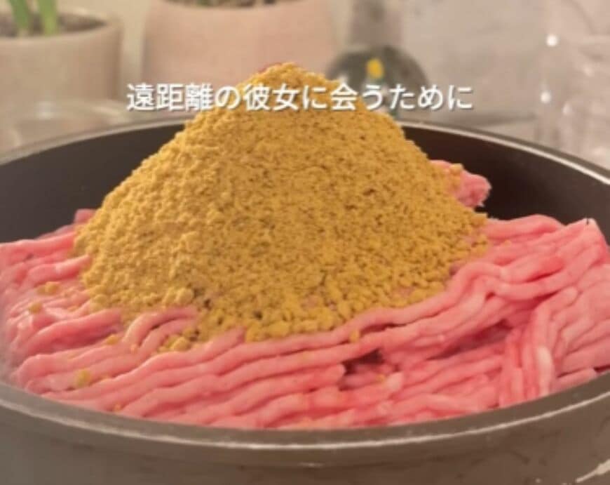 遠距離恋愛を「無水カレー弁当」で乗り切る　1食150円で作る「彼氏の冷凍節約術」に注目