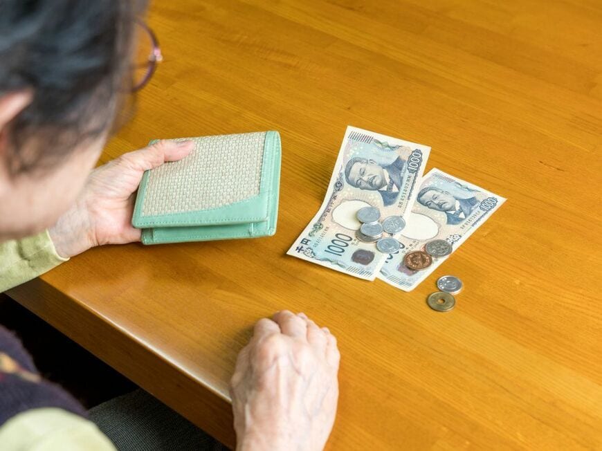 【年金生活者支援給付金】9月に請求しても10月の支給日には入らない？初回は「12月15日」に10月分と11月分