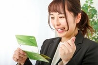 【夏休みに実家に帰省】子ども時代の通帳を発見！そのまま使える？元銀行員が解説