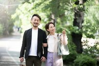 「あと1000万円は貯めたい」50歳代夫婦がやめたいこと3つ。50歳代の「貯蓄額の平均＆中央値」はいくら？