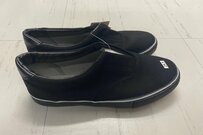 屈まずラクに脱ぎ履きできる「ワークマン693円スリッポン」ヘビロテする人も