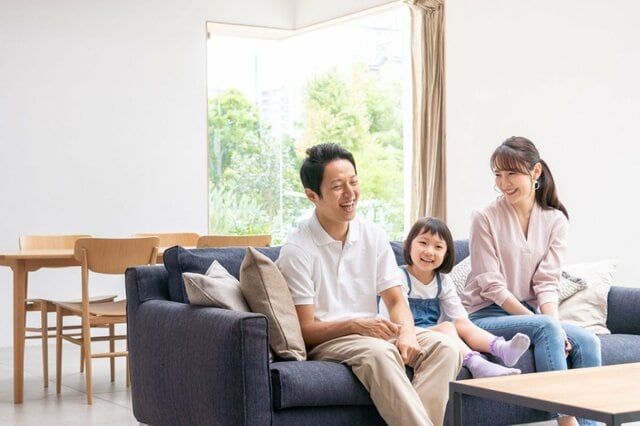 【世帯年収の平均】2024年は「575万2000円」で前年から7.3％増。でも中央値は「451万円」。平均を下回る世帯が61.5％、400万円未満も44.5％