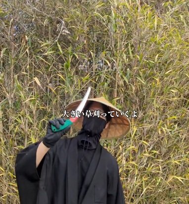 「マジで侍！」空き家を飲み込む竹藪を手ノコ1本で整える職人の作業。人の住まいとしての本来の姿に戻る過程がすごい