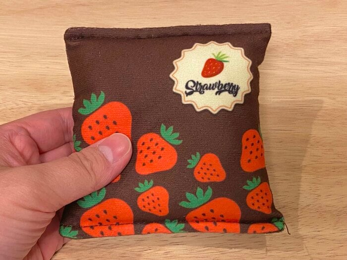 手のひらサイズで、あたたかみのある素材感