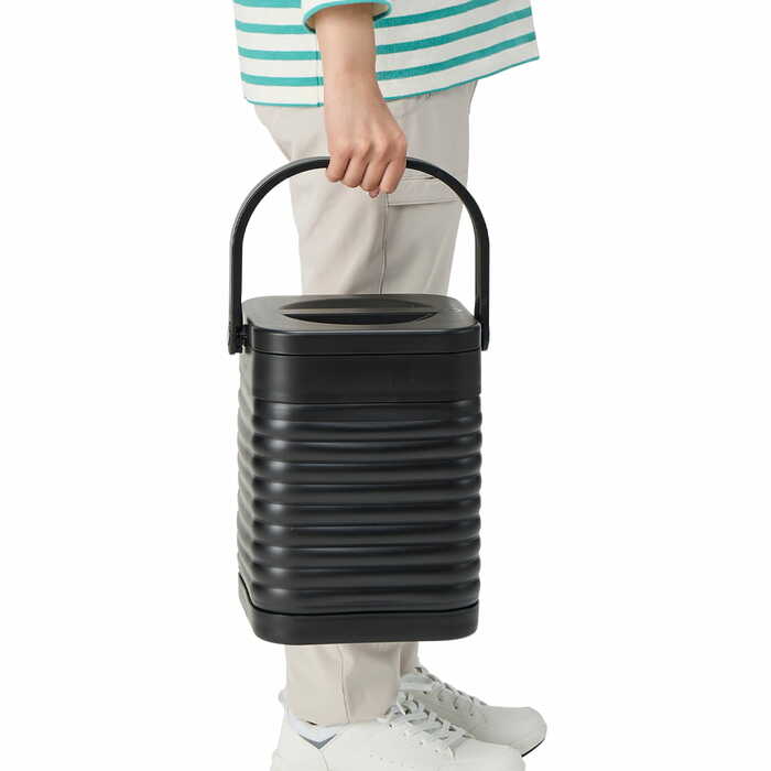 500mlペットボトルを約5本収納可能