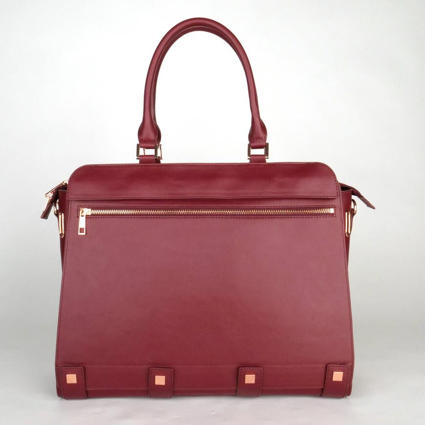 出所：Airafu株式会社「【大人の推し活】商品開発に1年、SNSから生まれた通勤に使える『おしゃれかわいい大きめトートバッグ＆痛バッグ』がRe:)amから新登場。2023年1月8日(日)より予約受付開始。」