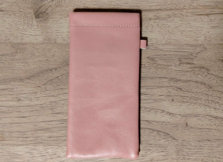 筆者撮影（セリア、メガネケース ウィリアム・モリスデザイン）