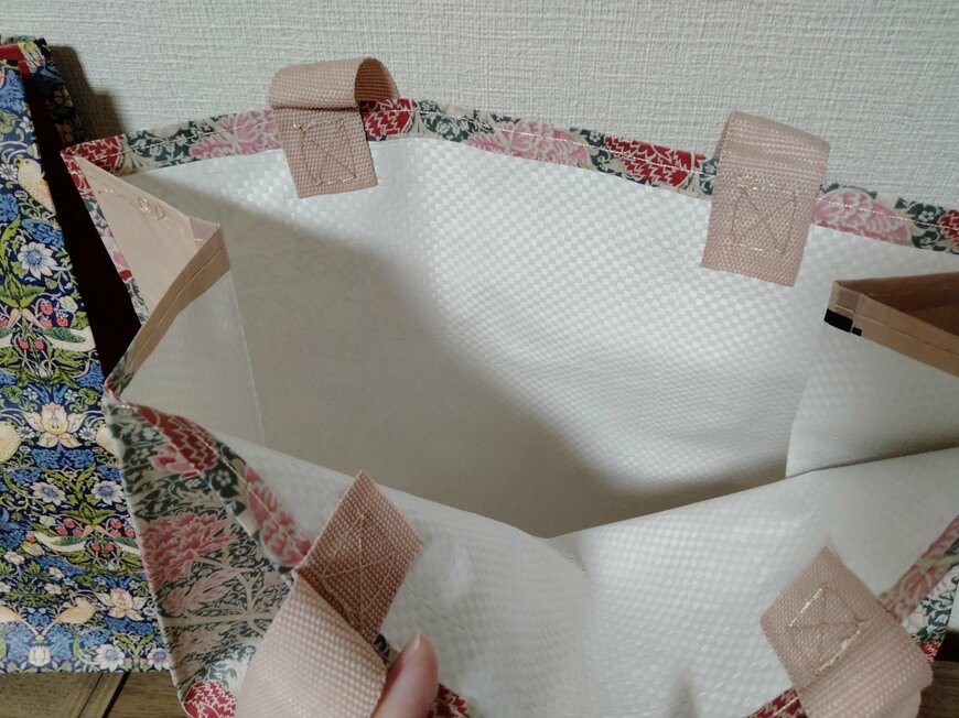 筆者撮影（セリア、割布ハンドルバッグ ウィリアム・モリス）