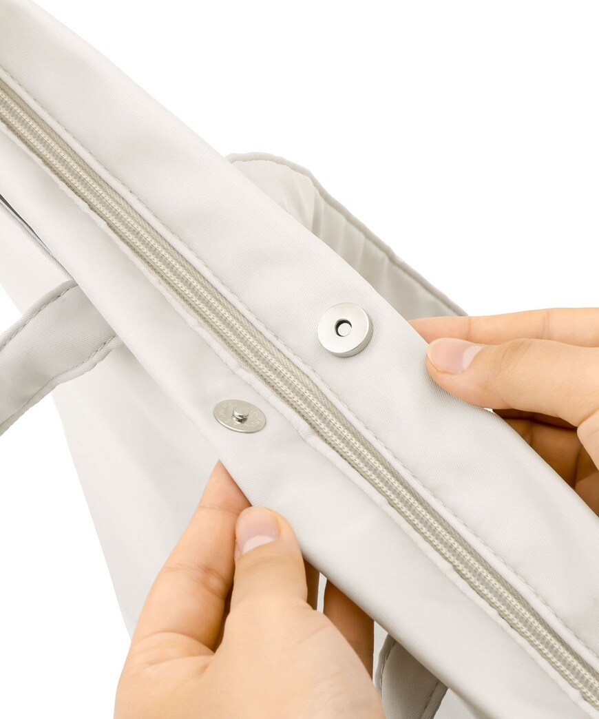 出所：3COINS公式　マルチ収納トートバッグ