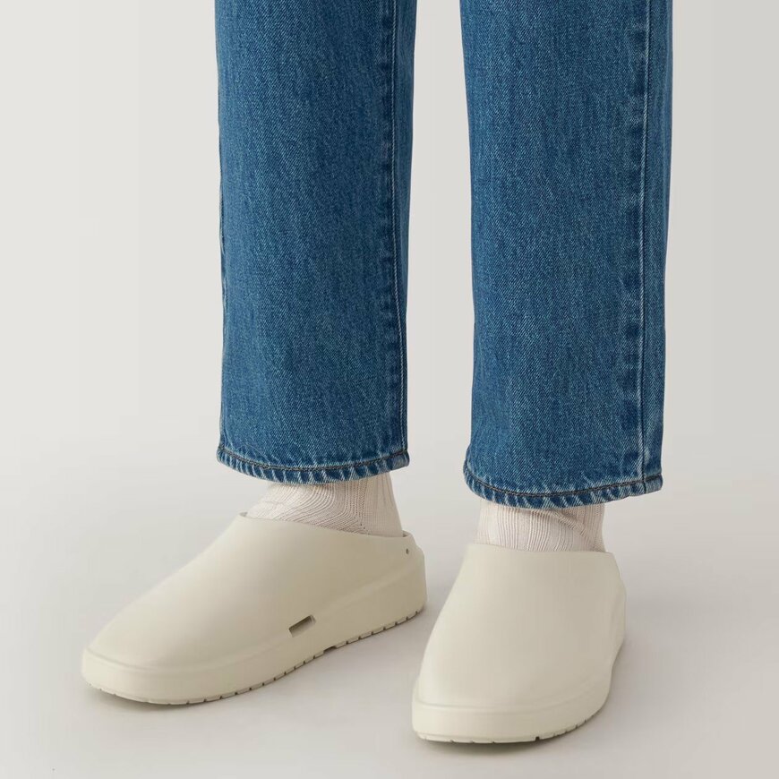 一体成型 サボサンダル