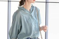 夏も大活躍。1枚でサマ見えする「シャツ&ブラウス」