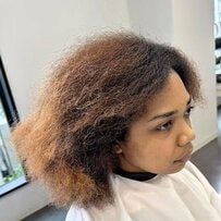 【激変】とてつもないダメージヘアに悩んできた女性　まさかの大変身に「かわいい！」「大成功すぎる」