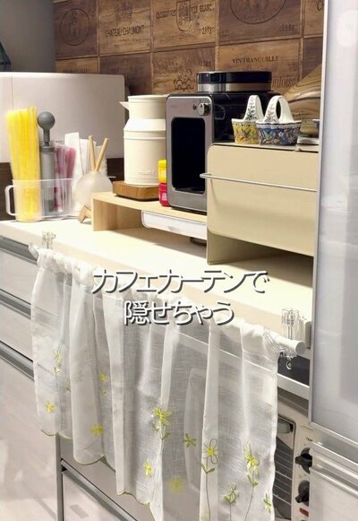 カフェカーテンで目隠しした棚
