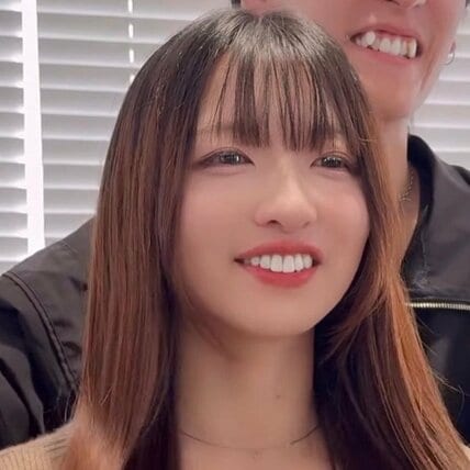 「旦那さんに切るとは言ったけど…」ロングヘアの女性がバッサリカットと低めレイヤーでイメチェン！「かわいい」と本人も満足