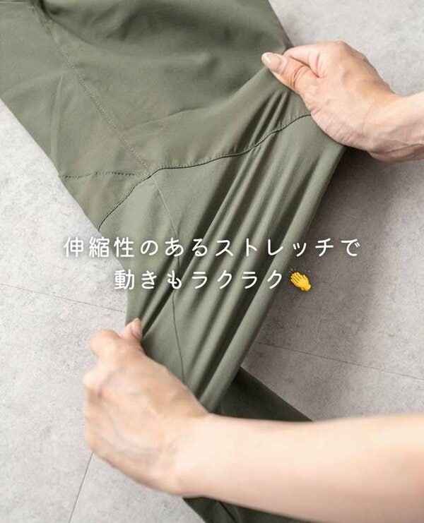 肘や膝など大きく動かす部分には柔らかく伸びるストレッチニット生地を採用