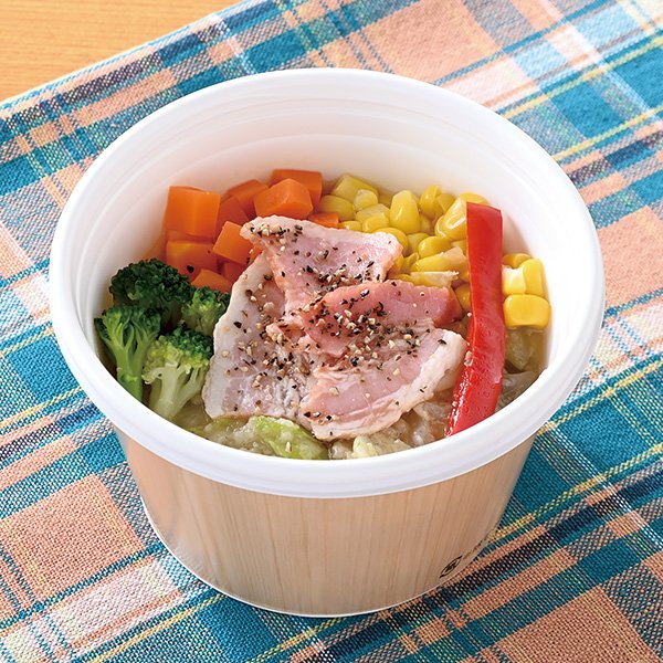 ファミリーマートの新商品：1/3日分野菜使用コンソメスープ