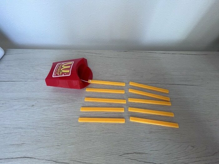 本体とポテトが10本入っていました