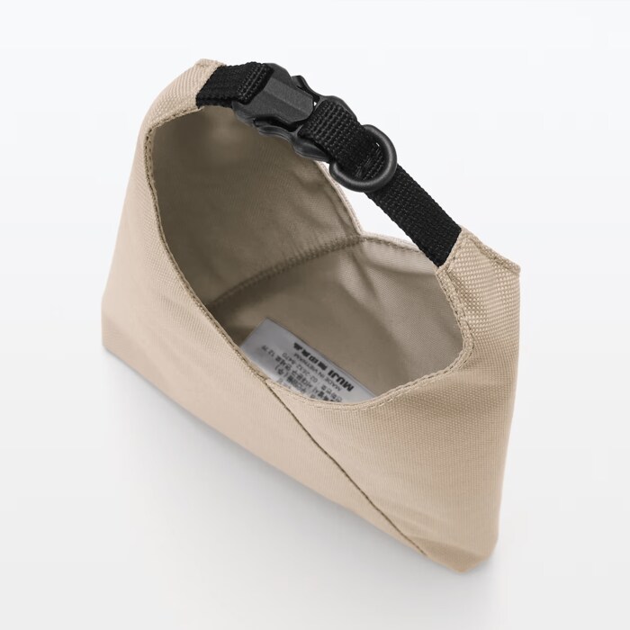 手持ちのバッグにつけることも可能