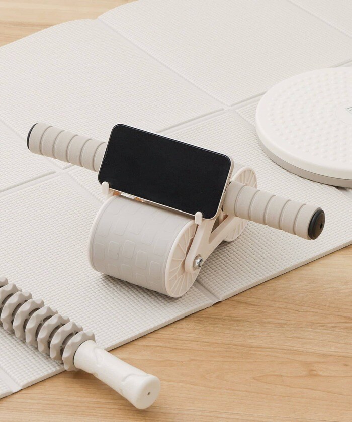 宅トレの王道アイテム「腹筋ローラー」