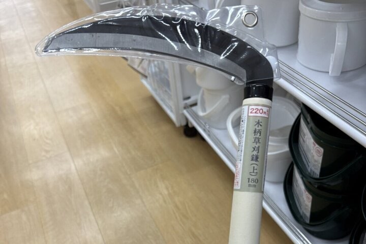 100円ショップ「鎌」を購入しようとした女性　「まさかの使用目的」に1453万回表示